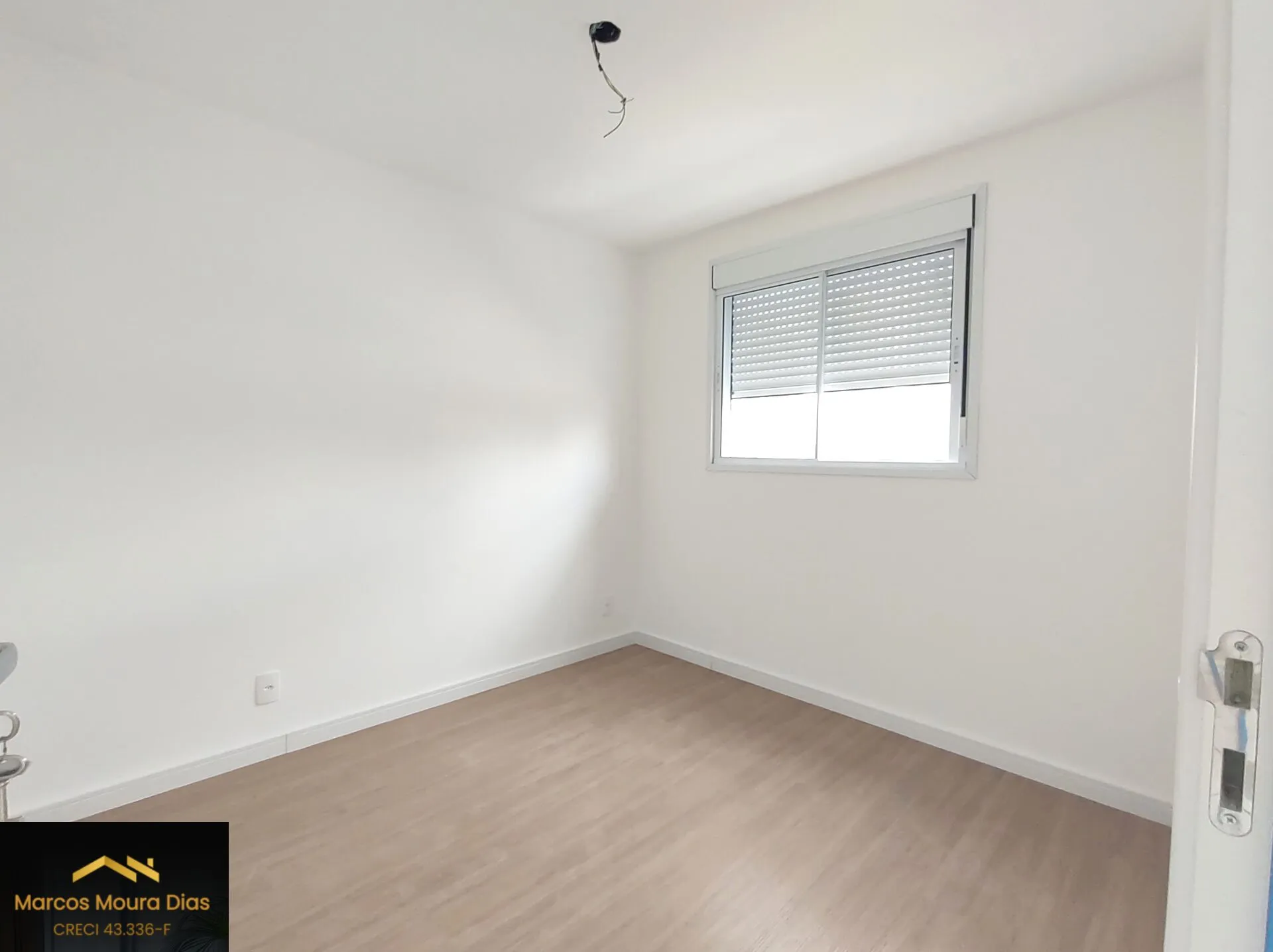 Imagem Apartamento ( Studio) com 1 Dormitório na Vila Romana, Novo, Vista Livre. Banheiro com Janela