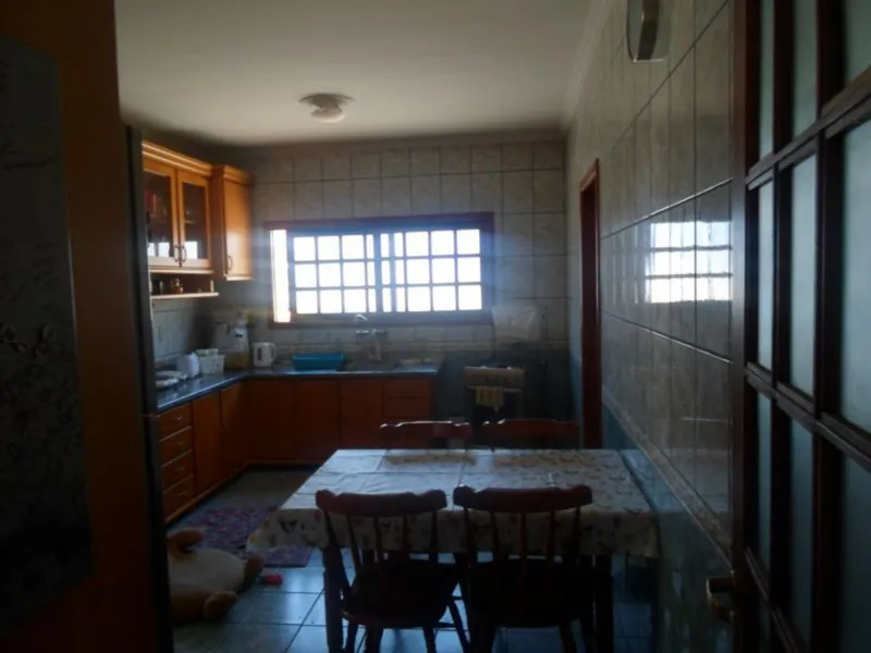Imagem Casa para Venda - 400m², 6 dormitórios, sendo 2 suites, 5 vagas - Santo Antonio