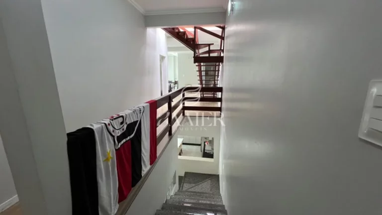 Imagem Sobrado com 5 quartos, Bom Retiro - Joinville