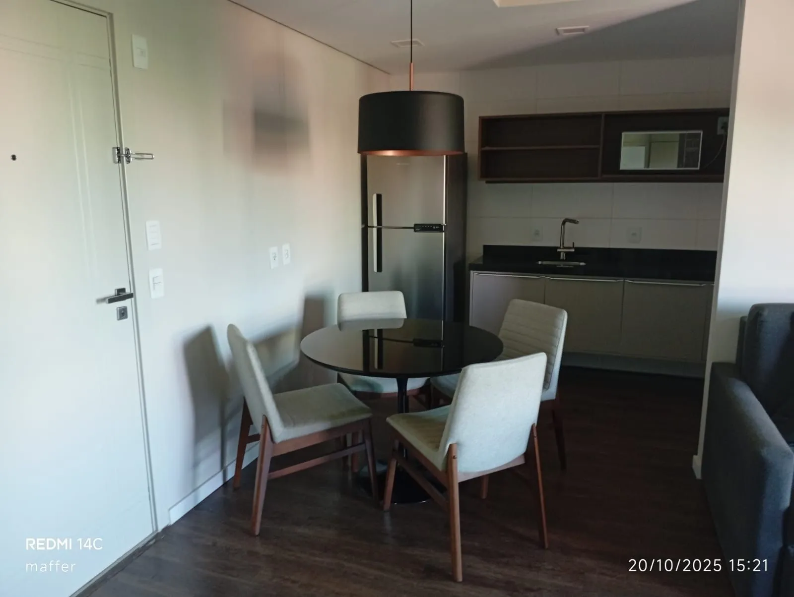 Imagem MÁFFER IMÓVEIS ALUGA Apartamento mobiliado de 1 dormitório com garagem em localização privilegiada do bairro Mont'Serrat - Porto Alegre/RS.