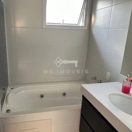 Imagem Casa à venda na Granja Viana – 3 suítes, espaço gourmet e 6 vagas !