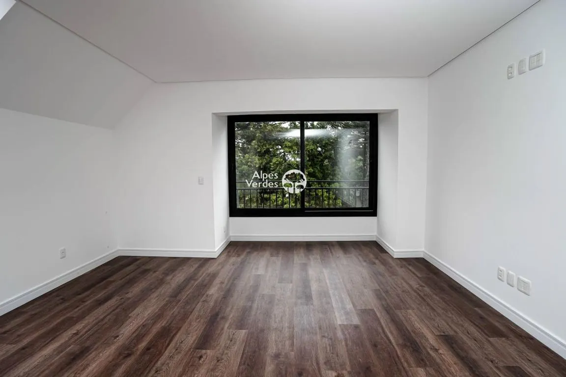 Imagem Vende-se apartamento em Gramado com 2 suites cobertura