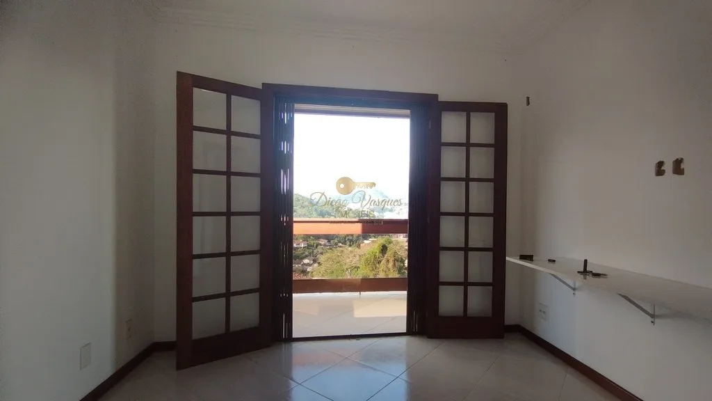 Imagem Casa para Venda em Teresópolis / RJ no bairro Panorama