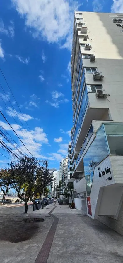 Foto do imóvel APARTAMENTO A VENDA NA AVENIDA ATLÂNTICA NA REGIÃO CENTRAL COM SACADA PANORÂMICA