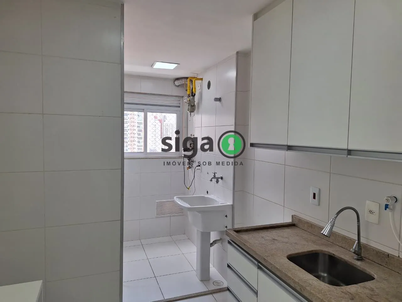 Imagem Apartamento reformado 2 Dormitórios com Suíte, Varanda e Vaga