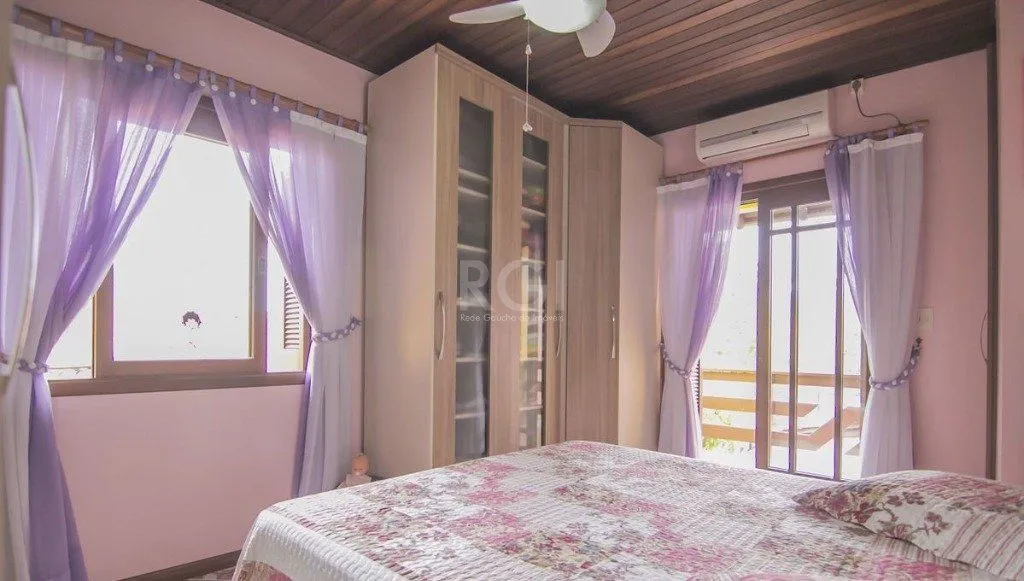 Imagem Casa para Venda - 252m², 3 dormitórios, sendo 1 suites, 3 vagas - Parque Santa Fé