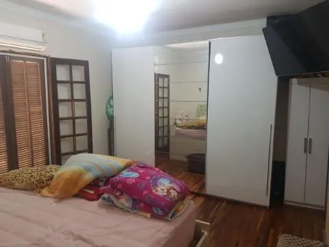Imagem VENDA DE CHÁCARA NO RETIRO, EM ARUJÁ/SP, 4.300m² com 2 casas, 5 quartos, piscina. CONSULTE-NOS.