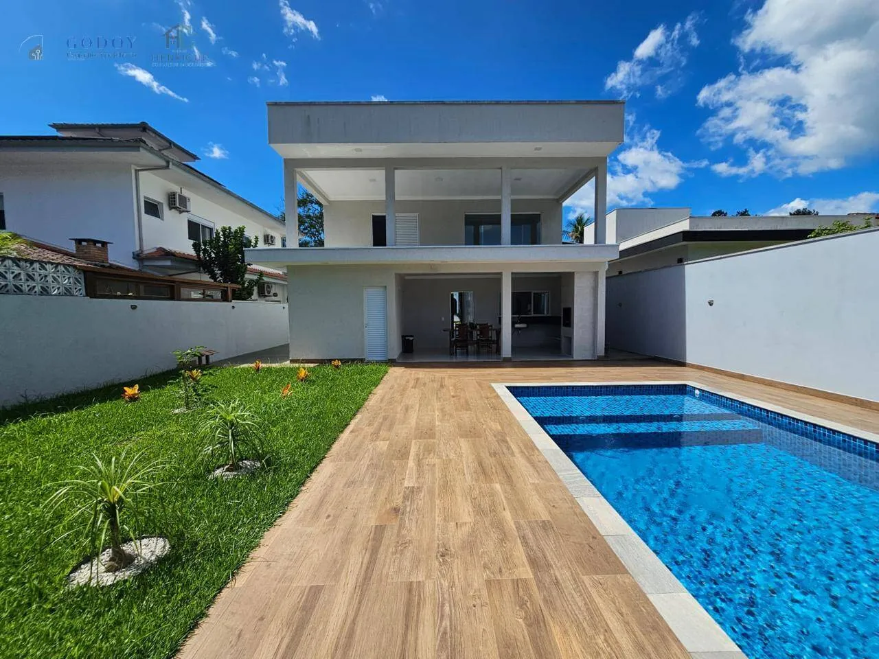 Foto do imóvel Casa moderna de alto padrão em condomínio fechado - 4 suítes - Ubatuba