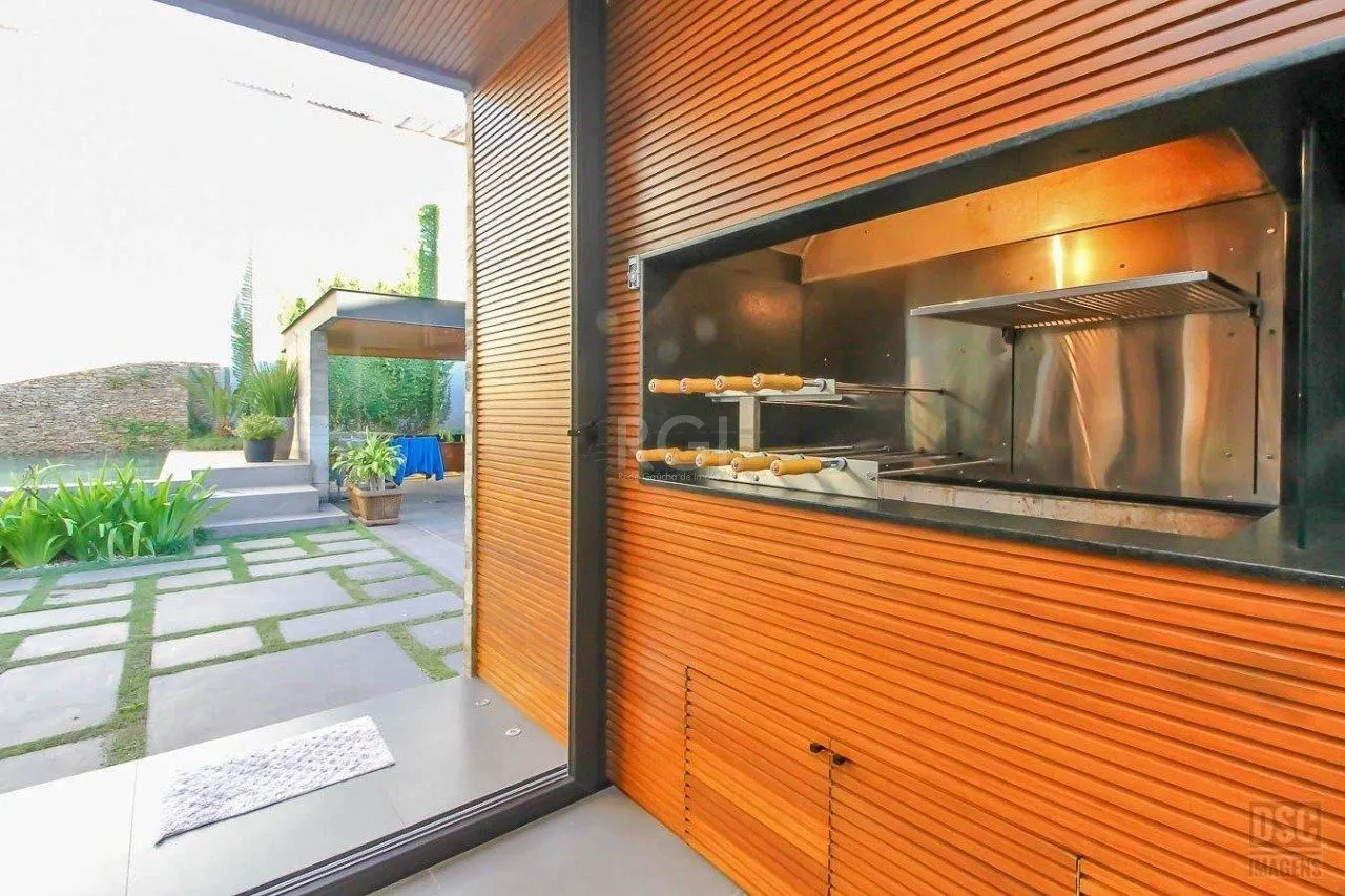 Imagem Casa para Venda - 238m², 3 dormitórios, sendo 3 suites, 6 vagas - Três Figueiras