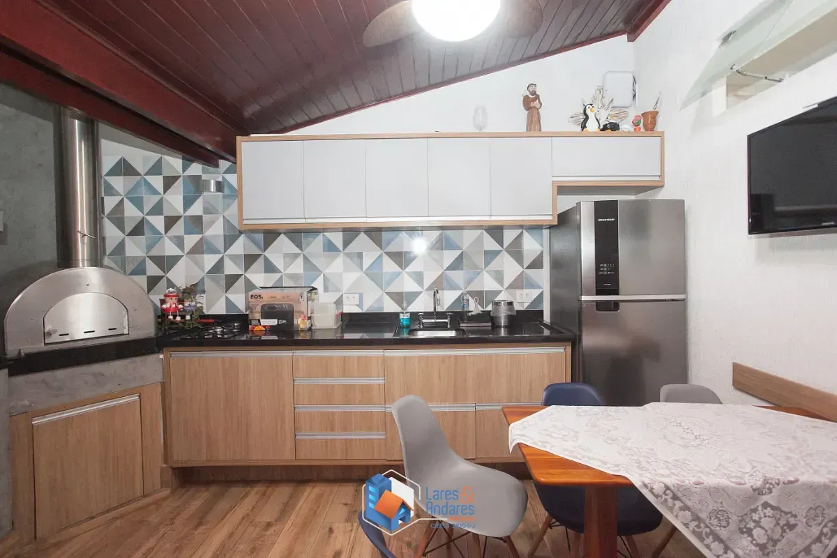 Imagem Sobrado para venda em Vila Pereira Barreto com 3 quartos, sendo 2 suítes, 200m²