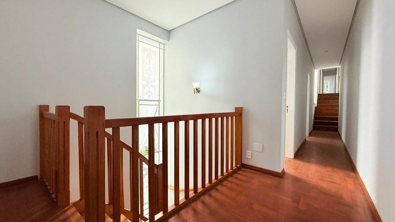 Imagem CASA 230m² 5 QUARTOS/SALAS, 3 VAGAS DE GARAGEM - USO RESIDENCIAL OU COMERCIAL