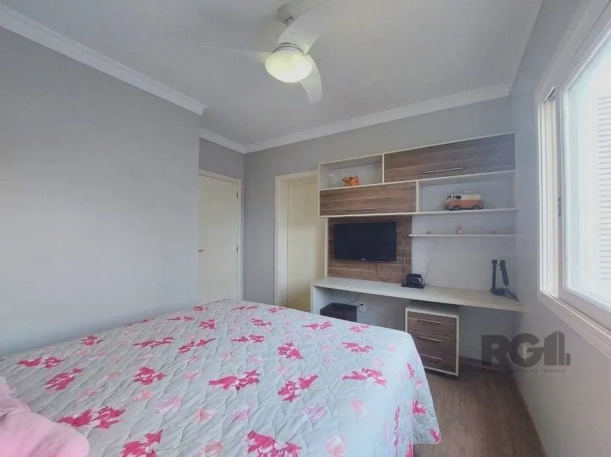 Imagem Excelente casa de 250m² com 3 dormitórios no bairro Sarandi.