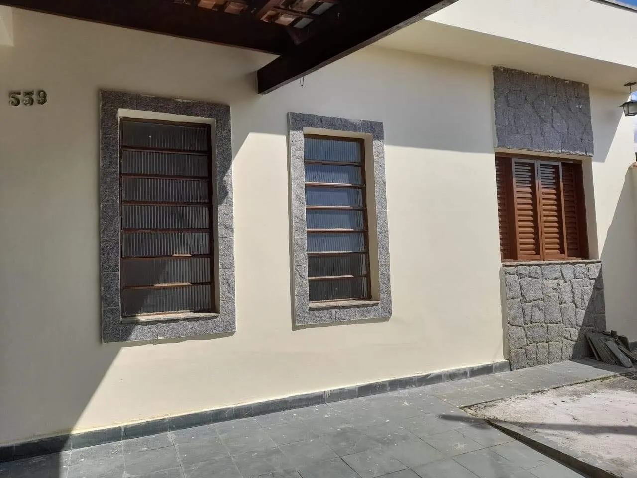 Imagem Casa à venda 3 Quartos, 1 Suite, 3 Vagas, 279M², Vila Rica, Pindamonhangaba - SP