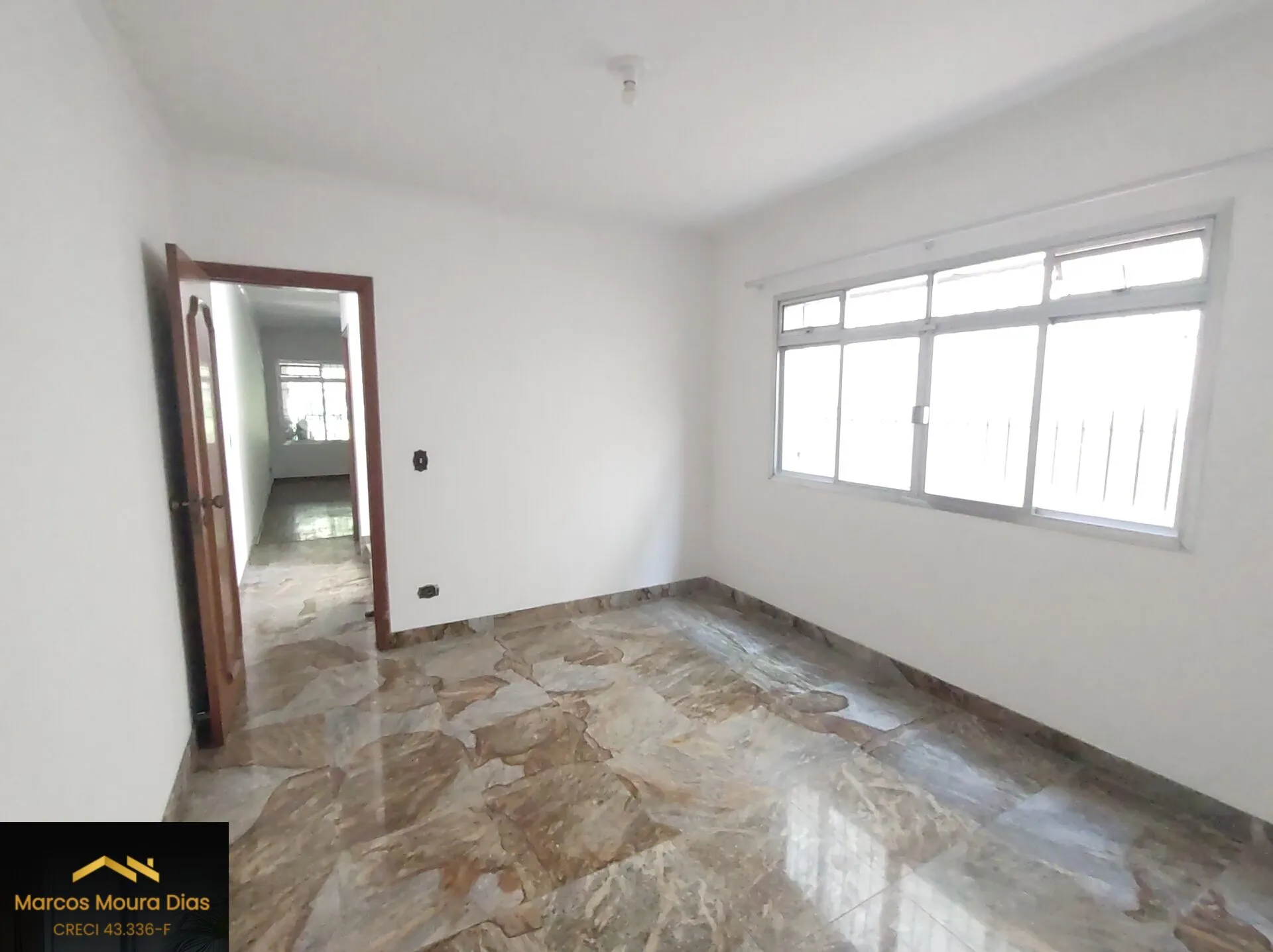 Imagem Sobrado com 03 Dormitórios ( 1 Suíte com Terraço), 02 Vagas para automóvel, bairro extremamente arborizado- perto da USP ( Jd Rizzo - Butantã).
