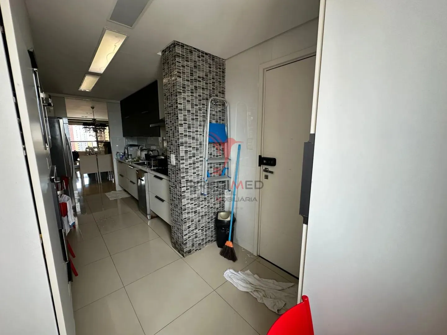 Imagem Apartamento porteira fechada, andar alto e espaçoso Miramar