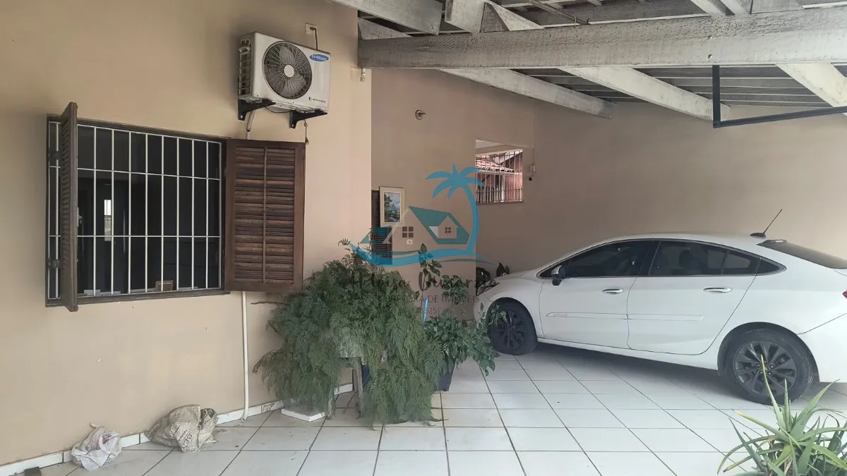 Imagem Excelente imóvel para investidor no Perequê-açu a apenas 250m do mar: 02 casas térreas, entrada por ruas separadas