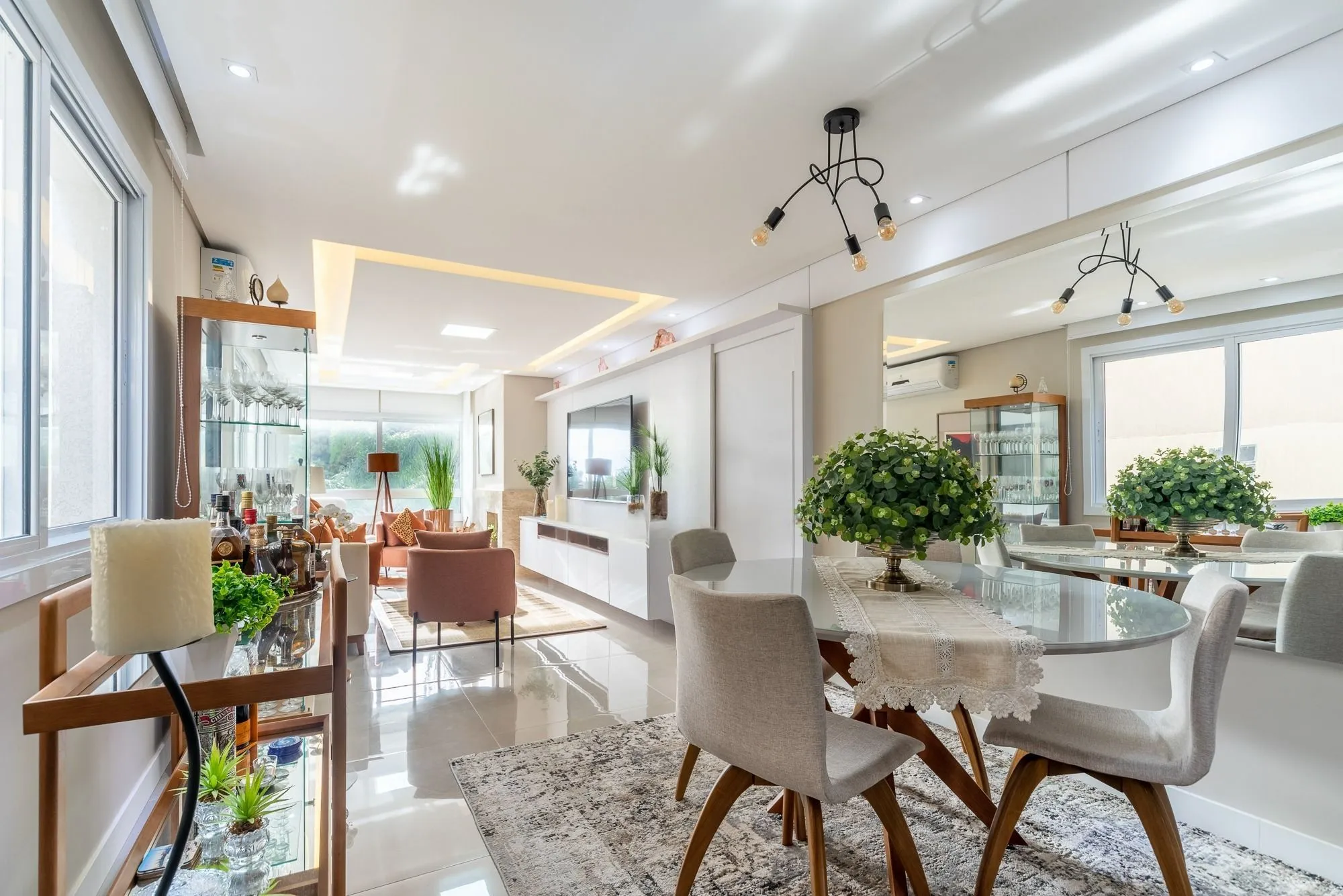 Imagem Apartamento com 83m² e 2 dormitórios, 2 suítes, 3 vagas no bairro Petrópolis