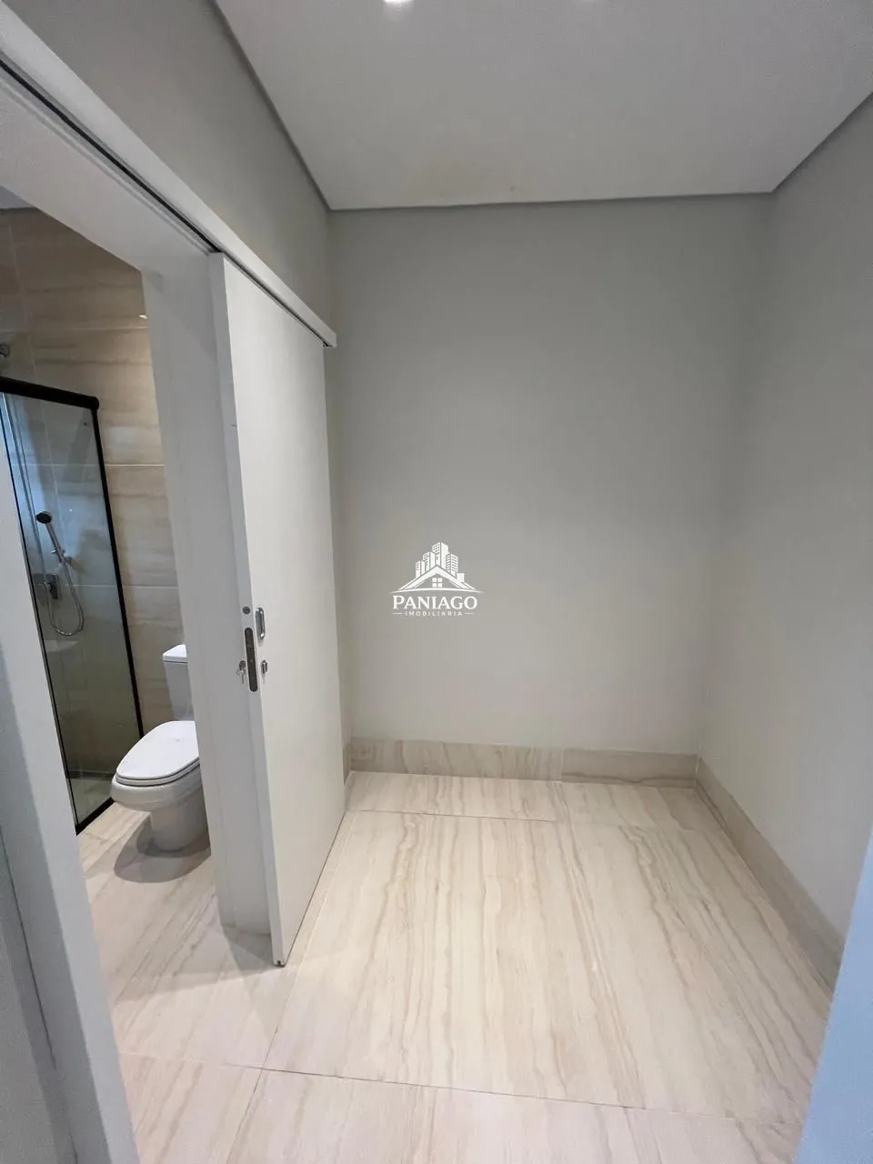 Imagem Casa com 5 Quartos, 4 Suítes e Piscina à Venda no Villa Jardim
