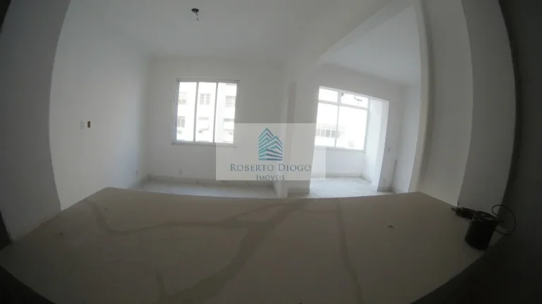 Imagem Imóvel de Luxo em Copacabana: Apartamento de 3 Quartos, 2 Suítes e 1 Vaga de Garagem - Rio de Janeiro-RJ