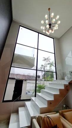Imagem CASAL IMÓVEIS VENDE CASA CONJ ITORORO 3 SUÍTES + 2 VGS