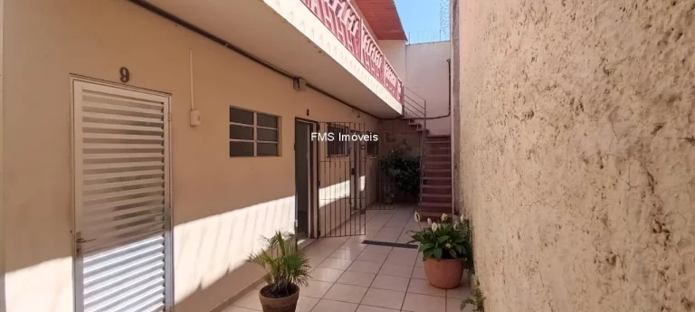 Imagem Excelente Casa Comercial à Venda na Vila Romana, São Paulo-SP: 11 Salas, 4 Banheiros, 196m² de Área!