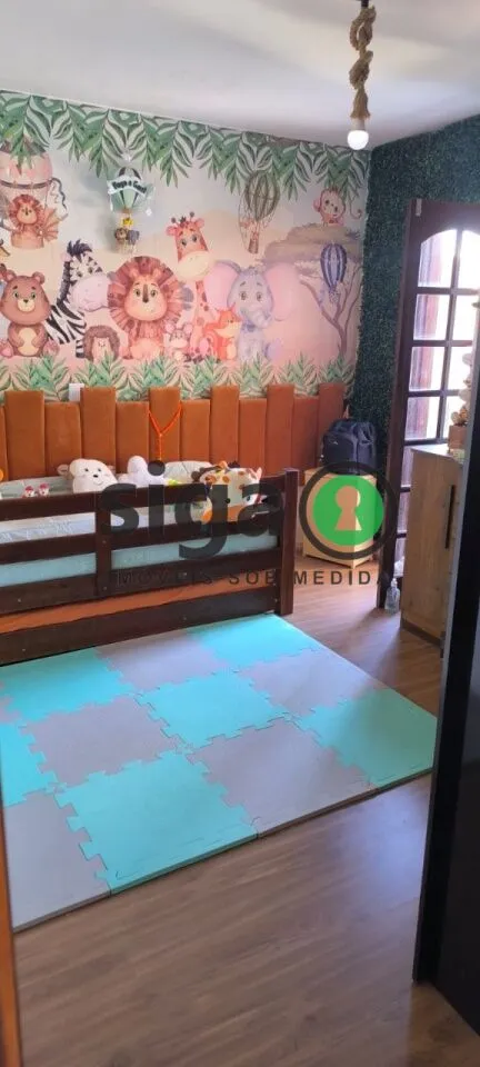Imagem Casa Espaçosa com 3 Quartos, Suíte, Quintal e Churrasqueira em Localização Privilegiada