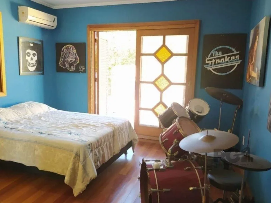 Imagem Casa 234m² - 3 dormitórios, 1 suíte e vaga para 6 carros no Jardim São Pedro
