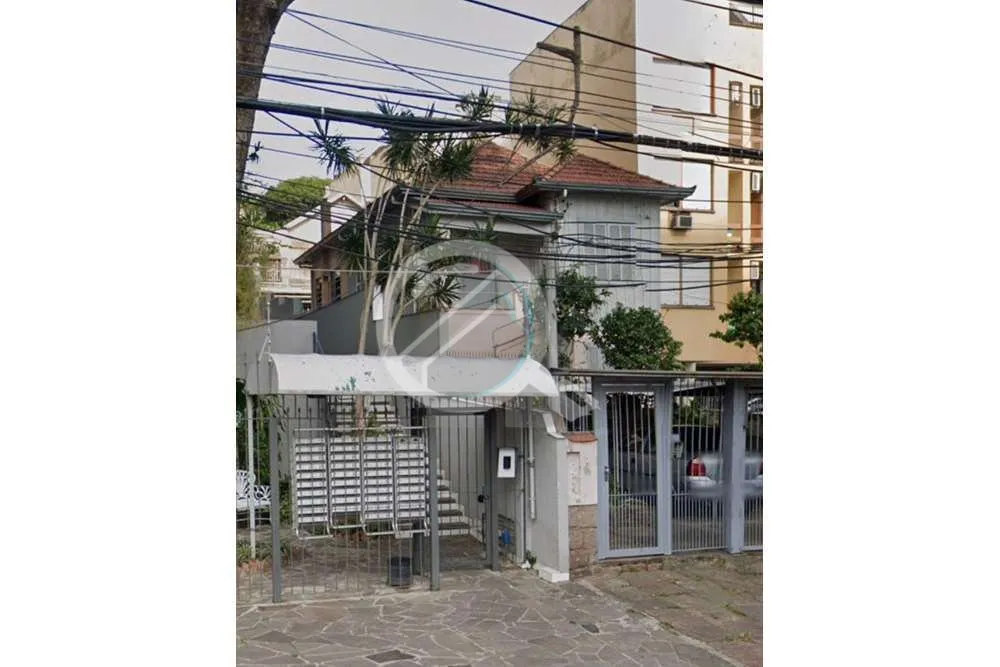 Imagem Terreno com ótima localização na Av. Lucas de Oliveira, 2630 Medindo 561,44m² No Bairro Petrópo...