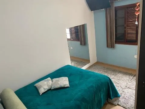 Imagem VENDA DE CASA TÉRREA NA VILA NELY, EM ITAQUAQUECETUBA/SP, 185m² com 3 dorm, suíte com ar-cond., piscina, área gourmet e vagas p 3 autos. CONSULTE-NOS.