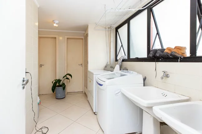 Imagem Apartamento à venda em São Paulo, Moema, com 4 quartos, 200m2