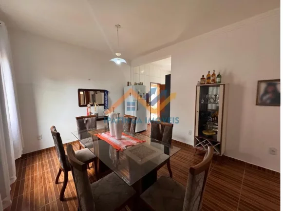 Imagem Casa espaçosa e bem localizada no bairro Porto Seguro.