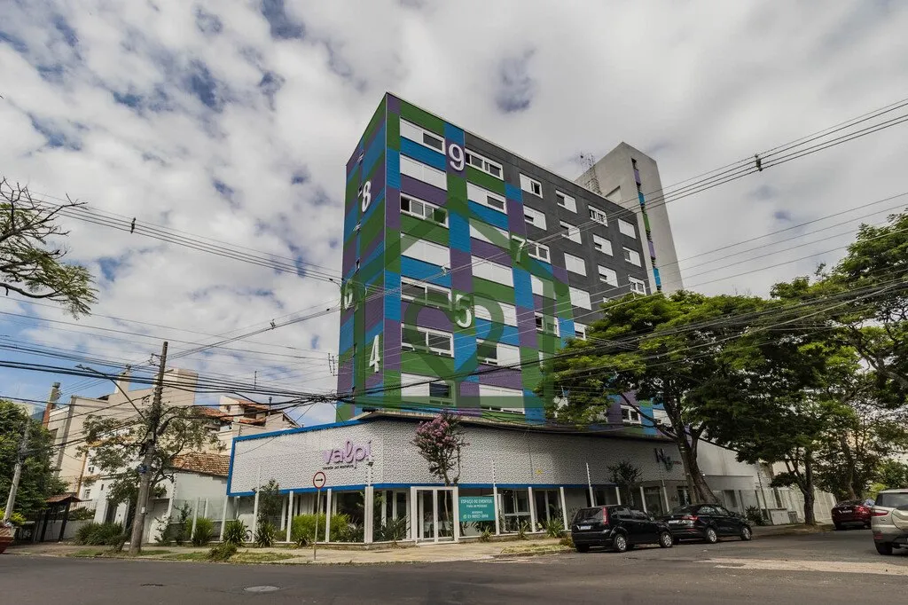 Studio premium 100% mobiliado com vaga. Localização com máxima demanda em Porto Alegre. Novos. Ro...