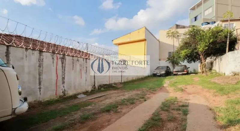 Imagem Casa espaçosa com 250 m², 3 dormitórios, 1 banheiro, 5 vagas de garagem