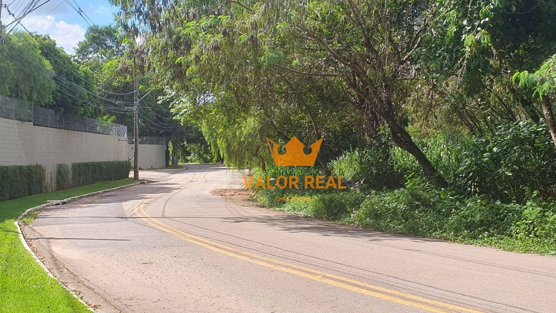 Imagem Terreno alto padrão AT 2.054 m², em rua com total segurança, sem taxa de condomínio. O melhor da Malota ao seu dispor, com o menor valor m2.