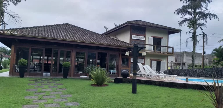 Imagem Linda casa em condomínio Fechado - Bairro Horto