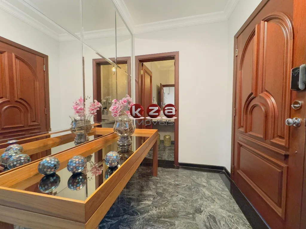Imagem Casa de luxo a venda no Condomínio Reserva Colonial em Valinhos: 3 suítes + 1, 4 salas e amplo espaço gourmet com piscina.