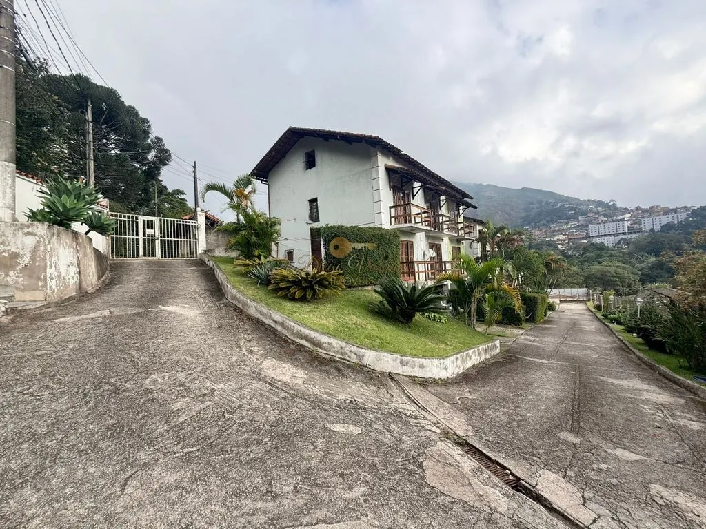 Imagem Casa em Condomínio para Venda em Teresópolis / RJ no bairro Bom Retiro