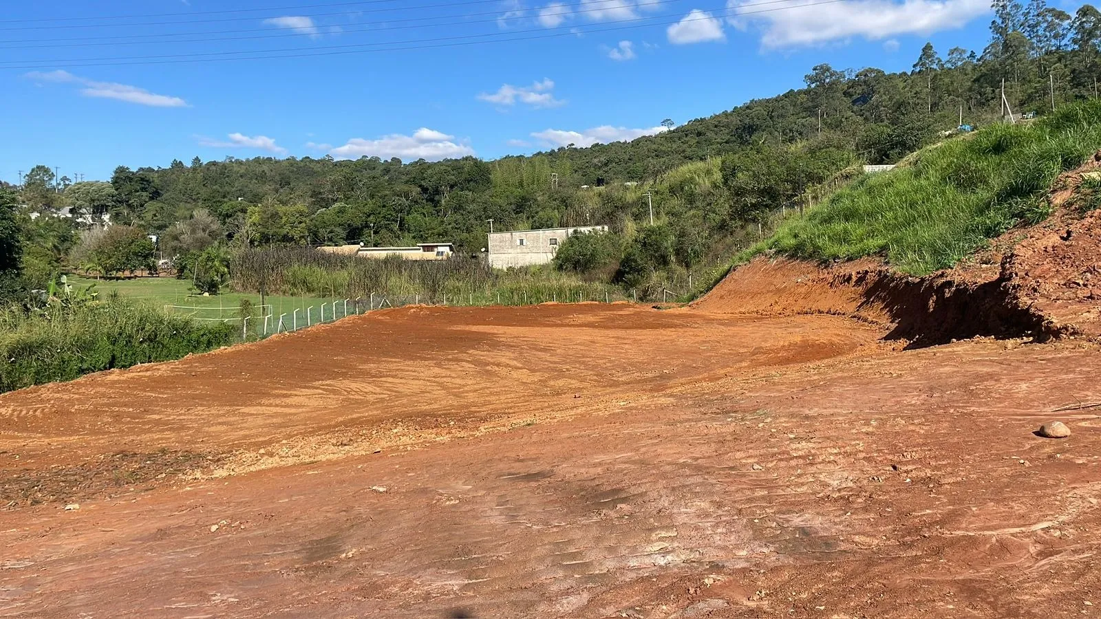 Imagem Espaço Industrial Multiuso: Ideal para Impulsionar Seu Negócio com Estacionamento Amplo!