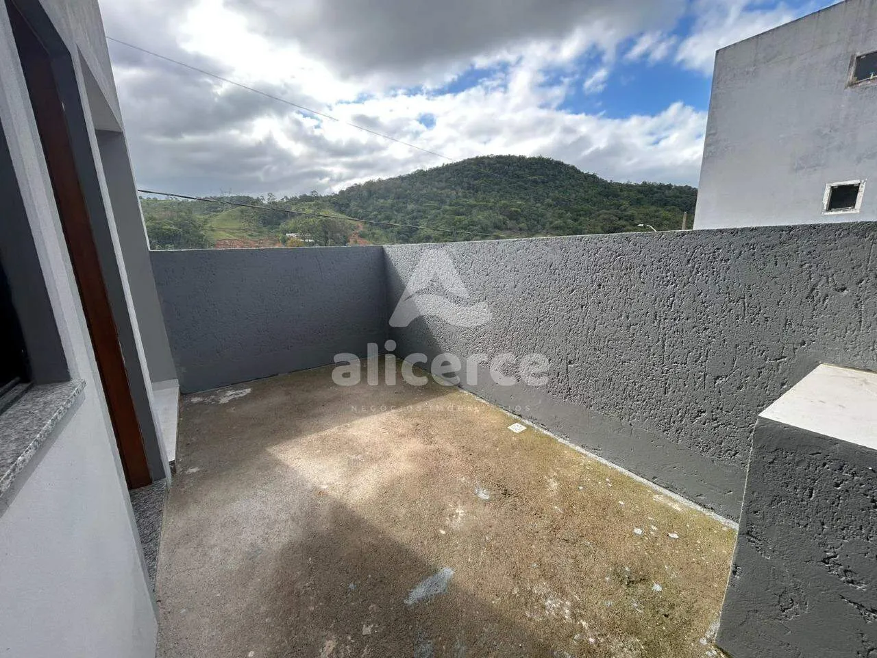 Imagem Sobrado à venda com 2 quartos , 47m² em Bela Vista Palhoça
