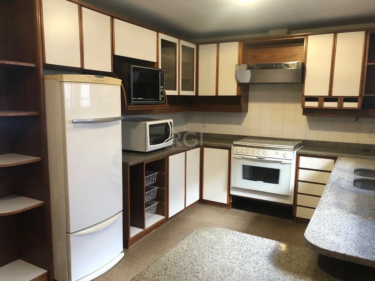 Imagem Casa Condominio para Venda - 420m², 3 dormitórios, sendo 3 suites, 2 vagas - Santa Tereza