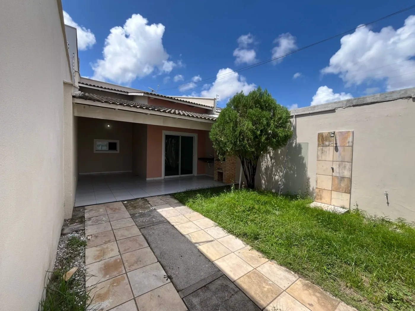 Foto do imóvel Casa para Venda em Fortaleza, Sapiranga, 3 dormitórios, 3 suítes, 3 vagas em Avenida Conselheiro Gomes de Freitas, 5482 - Sapiranga, Fortaleza - CE