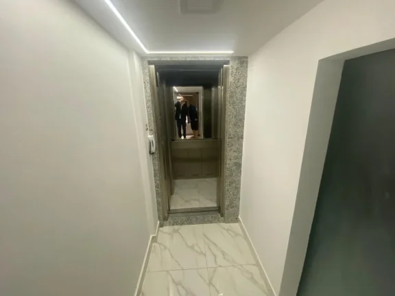 Imagem Apartamento mobiliado com churrasqueira a carvão e varanda na quadra mar na praia de Gravatá em Navegantes a venda pela Imobiliária Adriano Carpes
