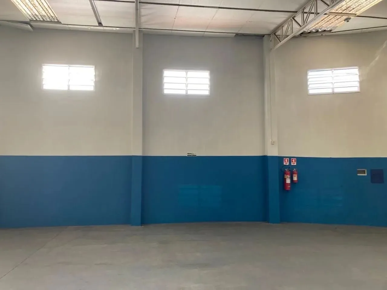 Imagem Galpão Comercial para Locação em Sorocaba-SP, Jardim Bertanha - 1 Sala, 1 Banheiro, 230m² de Área!