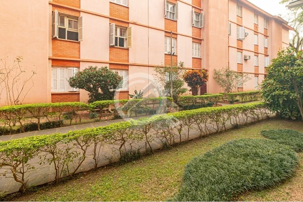 Imagem Descubra este encantador apartamento de 41m². Com dois dormitórios e piso de parquet, o imóvel of...