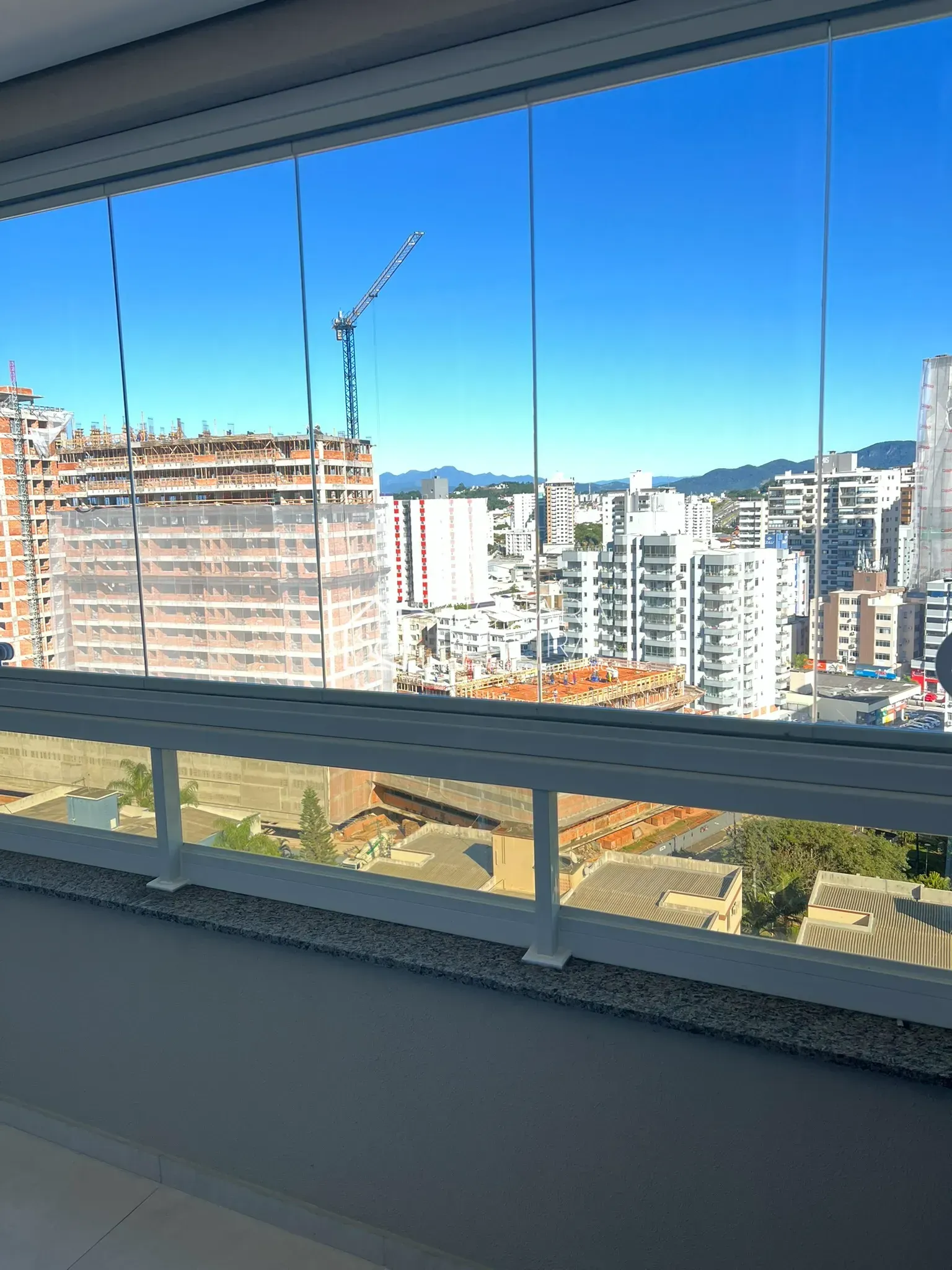 Imagem Apartamento com 2 dormitórios e suíte à venda no bairro Campinas, São José - SC