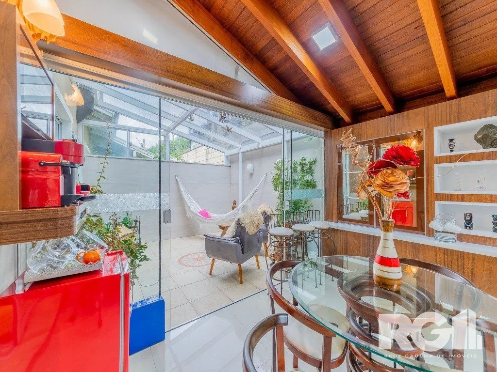 Imagem EXCLUSIVIDADE Belíssima casa de 4 suítes + gabinete no condomínio fechado Terra Mater com vista exuberante para o bosque, próximo da portaria e infraestrutura.