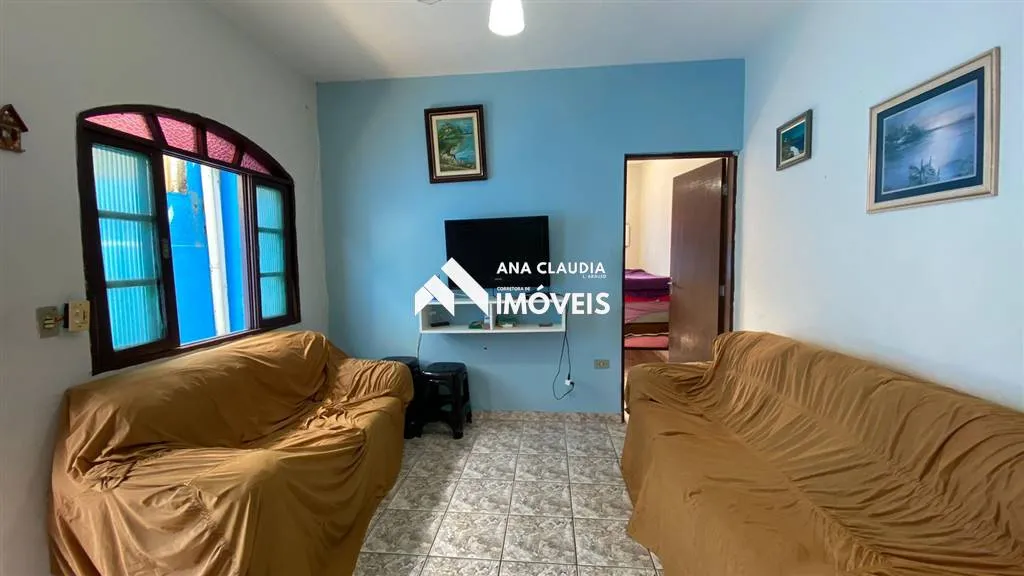 Imagem Casa na praia de Mongaguá a venda, 80 metros da Marginal.