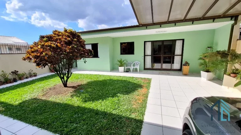 Imagem Casa com edícula, 04 quartos sendo 2 suítes, amplo terreno fundos, no Atuba em Curitiba PR