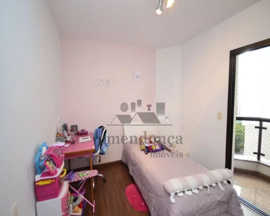 Imagem Lindo apartamento totalmente reformado, com living para 2 ambientes, 3 suítes repletas de armários...