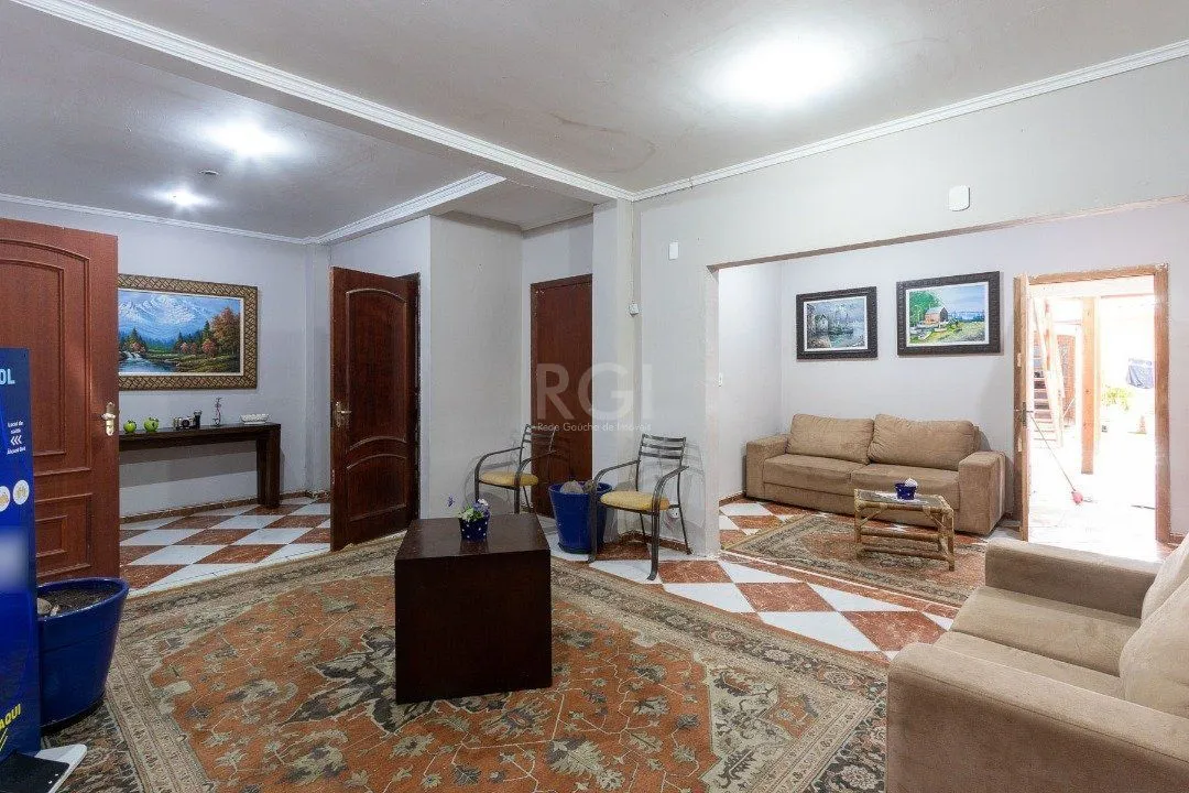 Imagem Sobrado para Venda - 300m², 3 dormitórios, sendo 1 suites, 3 vagas - Cavalhada
